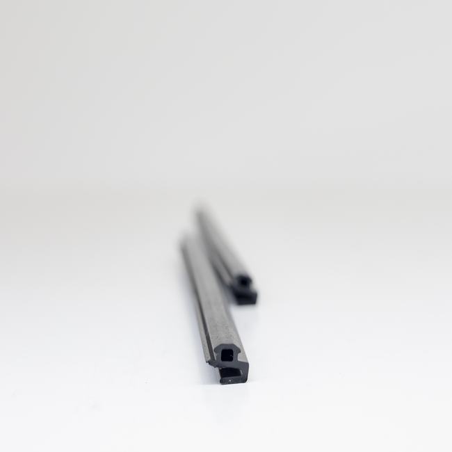 Akhtam al Anabib Albilastikiat Almuqawat Bialzujaj