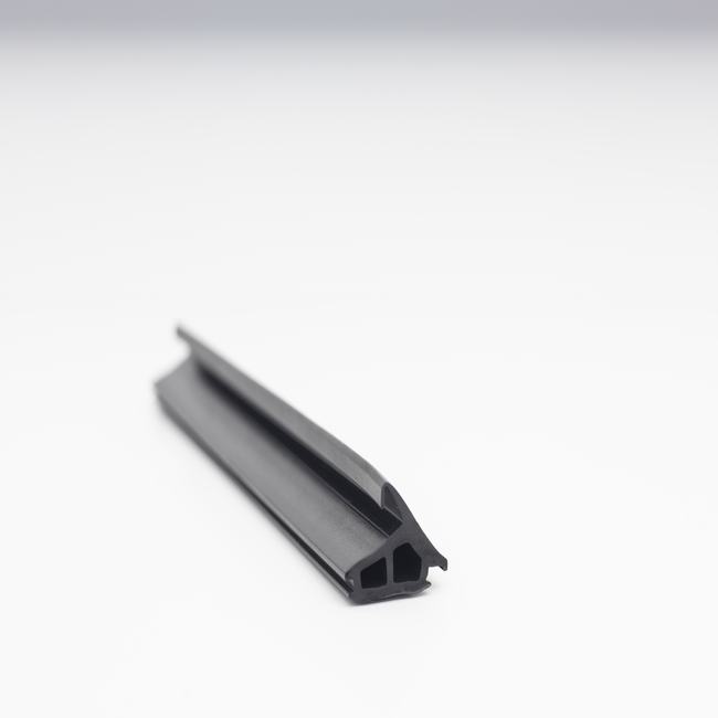 Akhtam al Abwab Walnawafidh Albilastikia