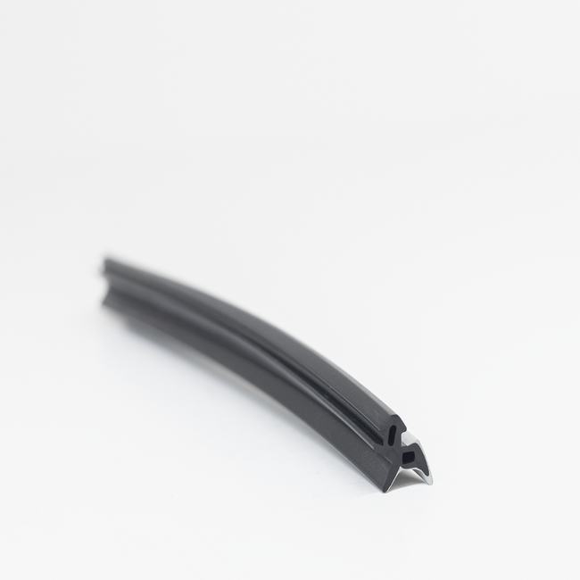 Akhtam al Abwab Walnawafidh Alkhashabia